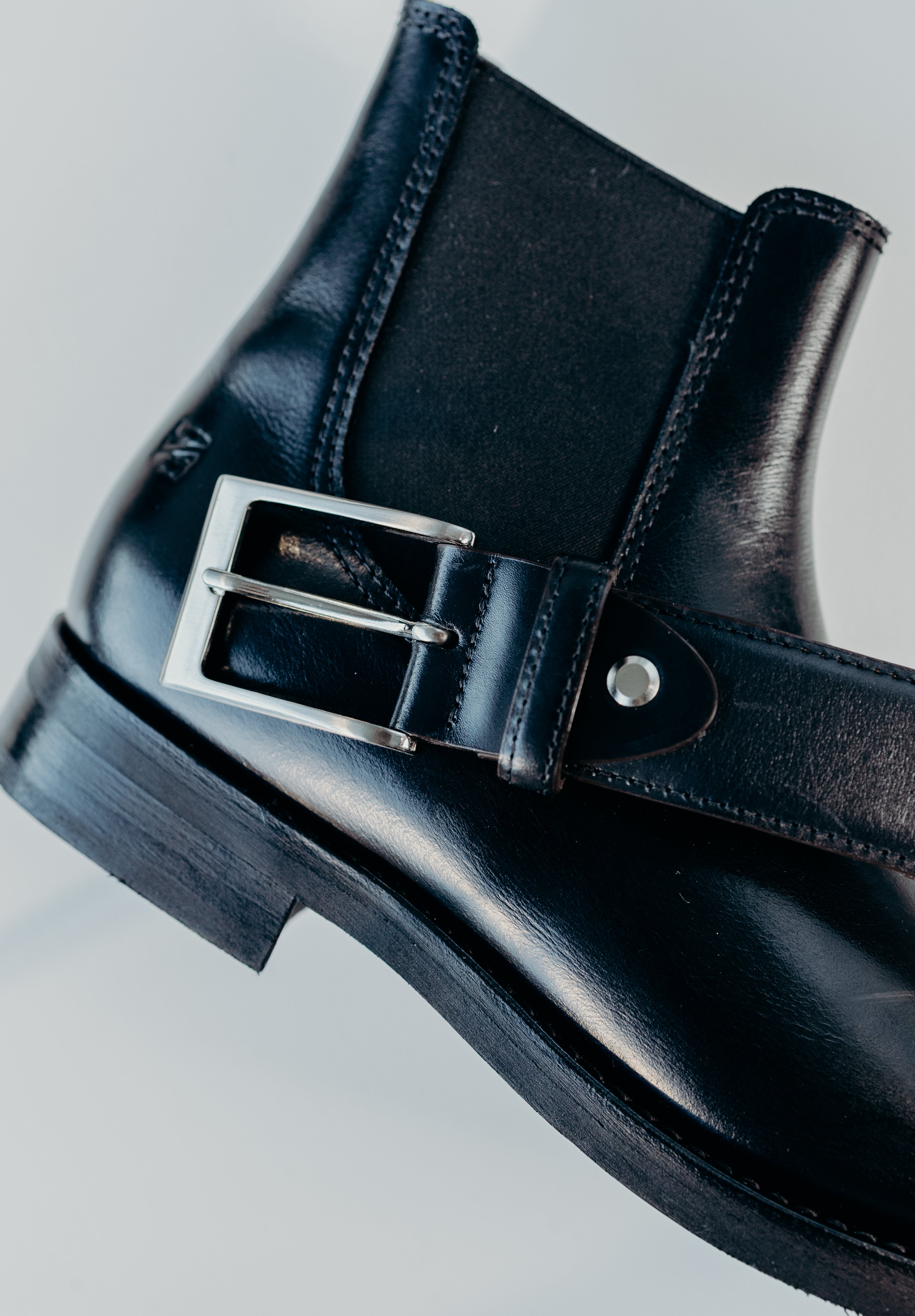 Matsort bælte i blødt kalveskind til sort Chelsea boot og sort Penny loafer